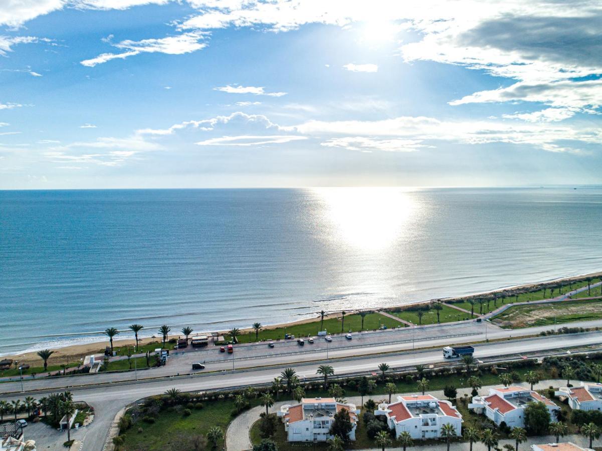 Long Beach Rental Apartments Trikomo Dış mekan fotoğraf