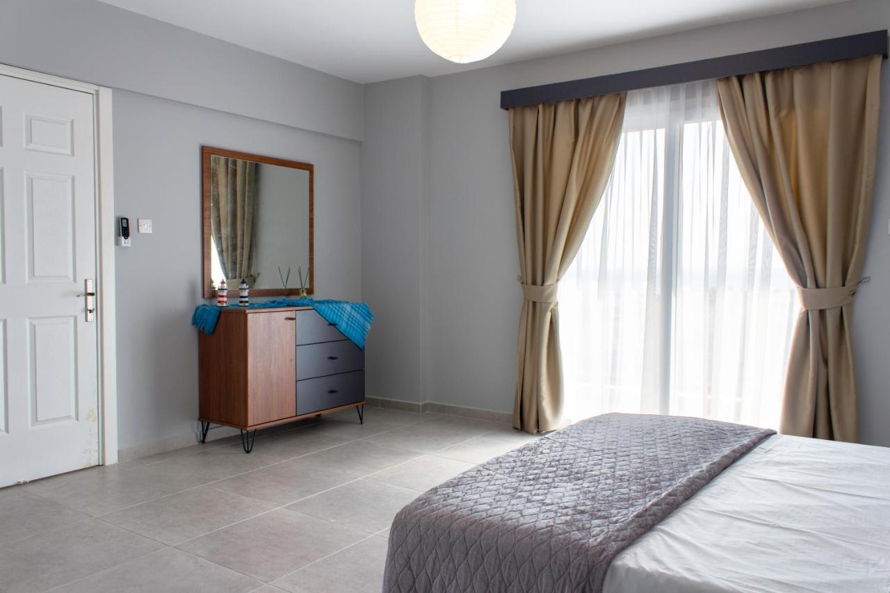 Long Beach Rental Apartments Trikomo Dış mekan fotoğraf