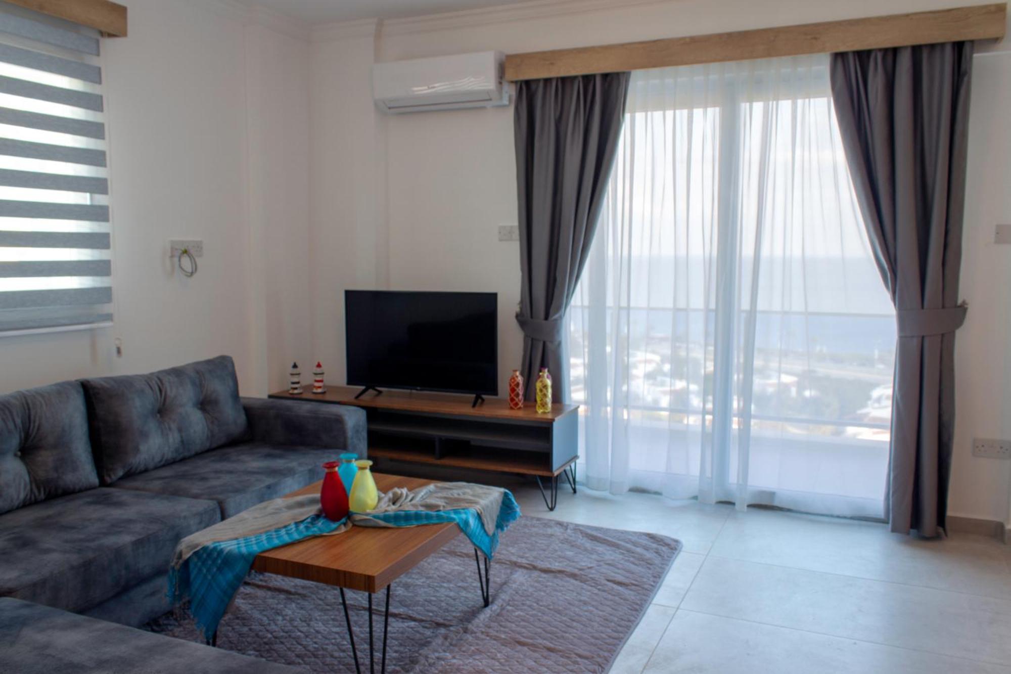 Long Beach Rental Apartments Trikomo Dış mekan fotoğraf