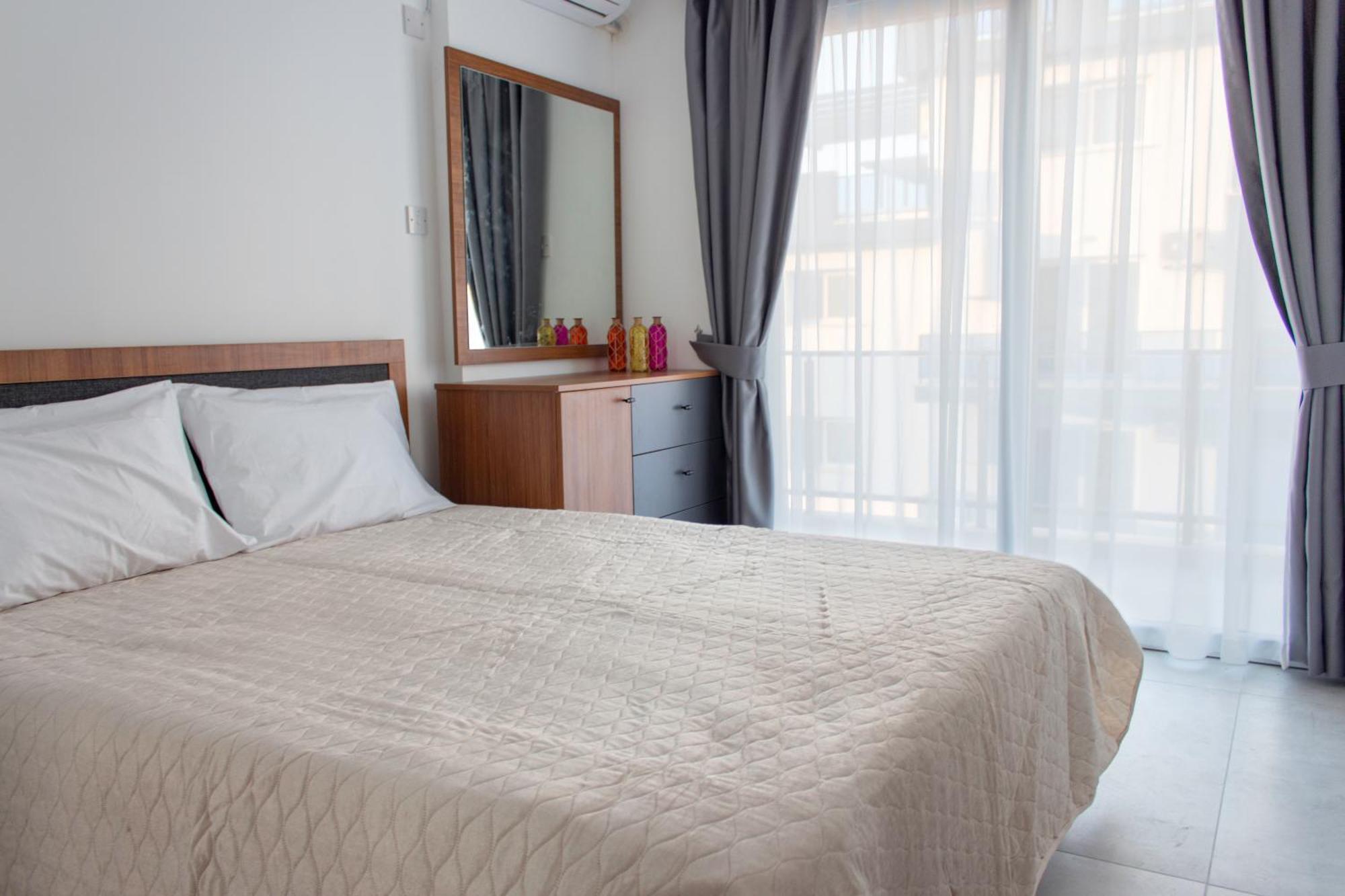 Long Beach Rental Apartments Trikomo Dış mekan fotoğraf