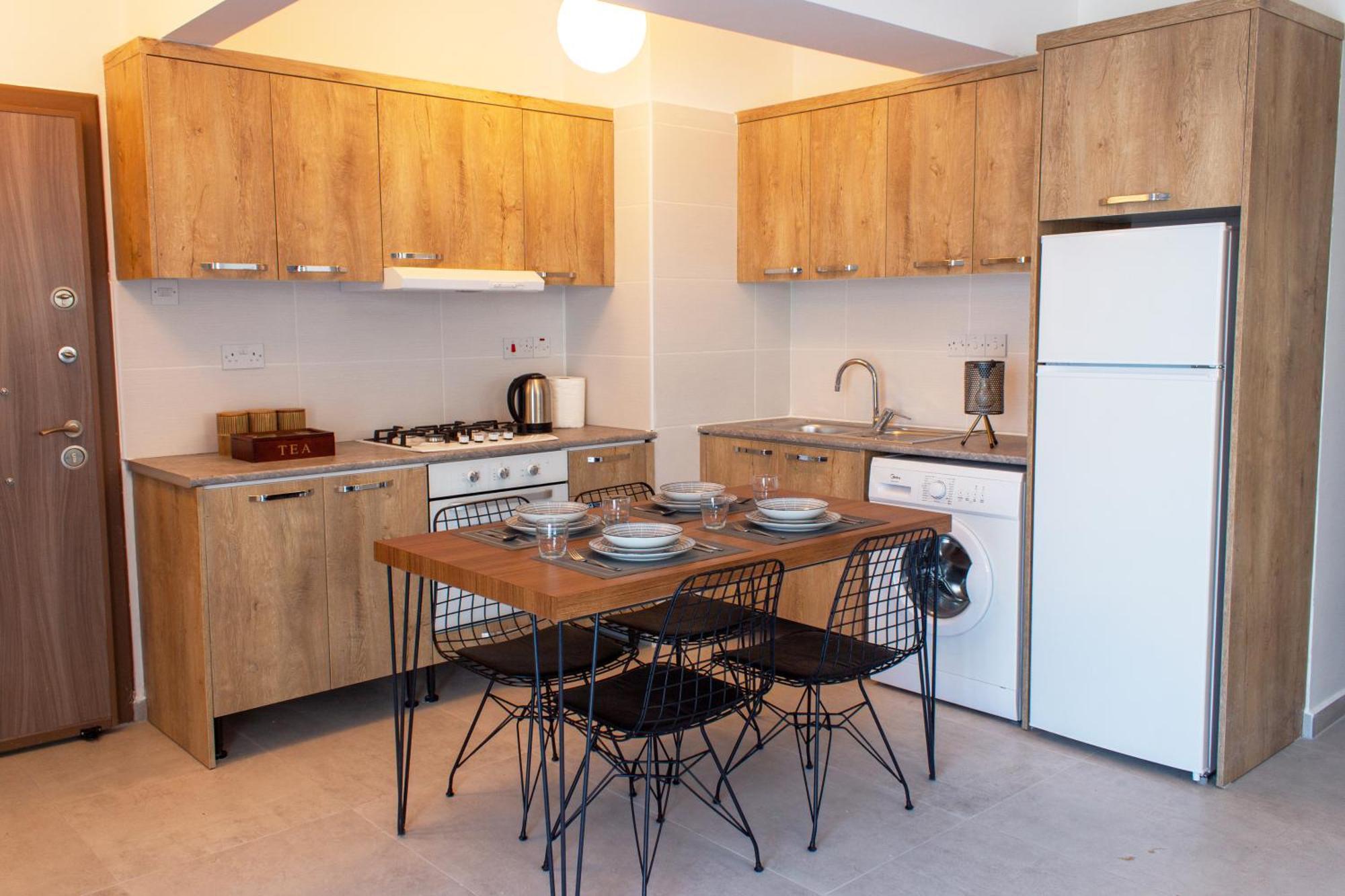 Long Beach Rental Apartments Trikomo Dış mekan fotoğraf