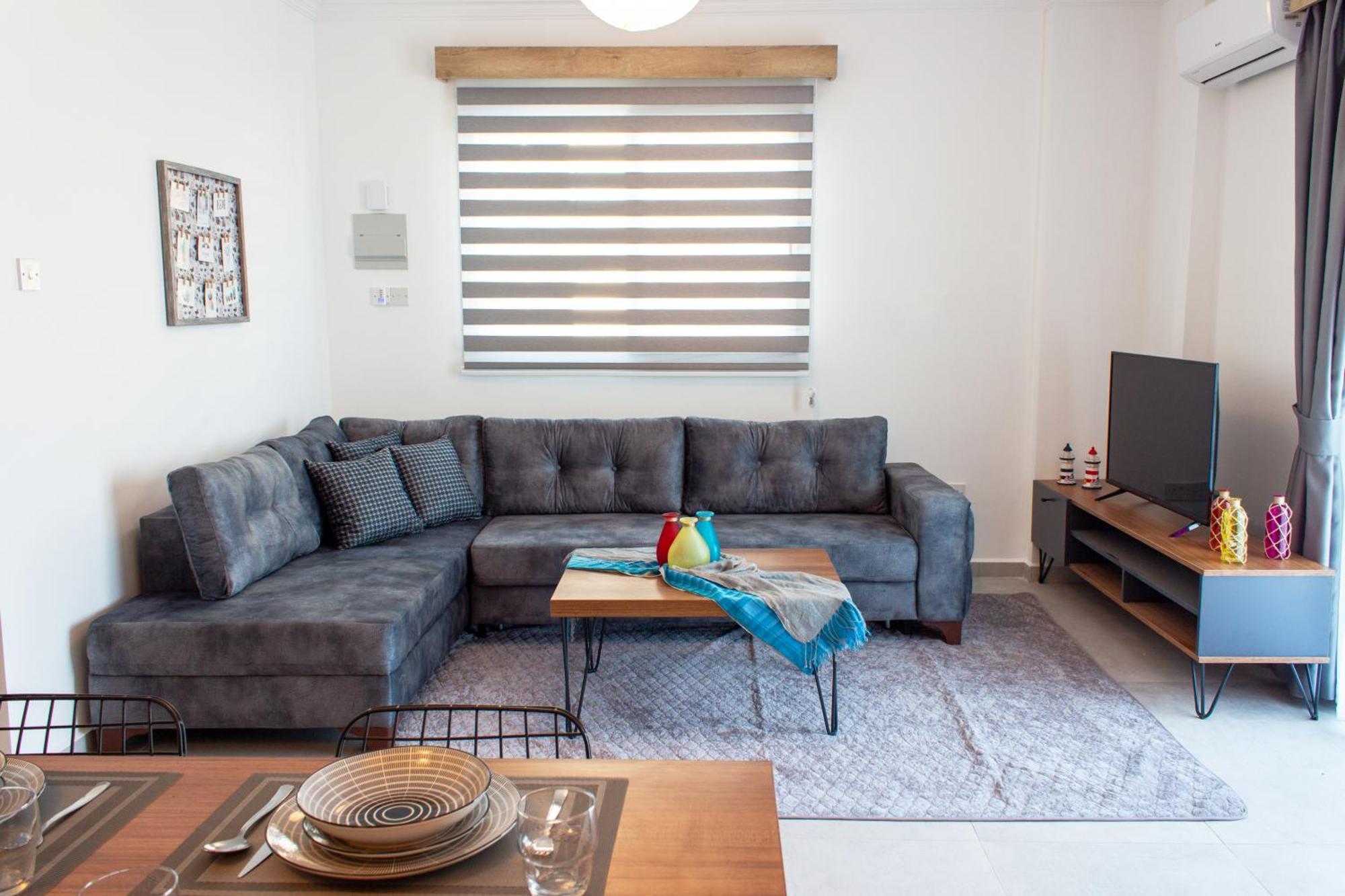 Long Beach Rental Apartments Trikomo Dış mekan fotoğraf