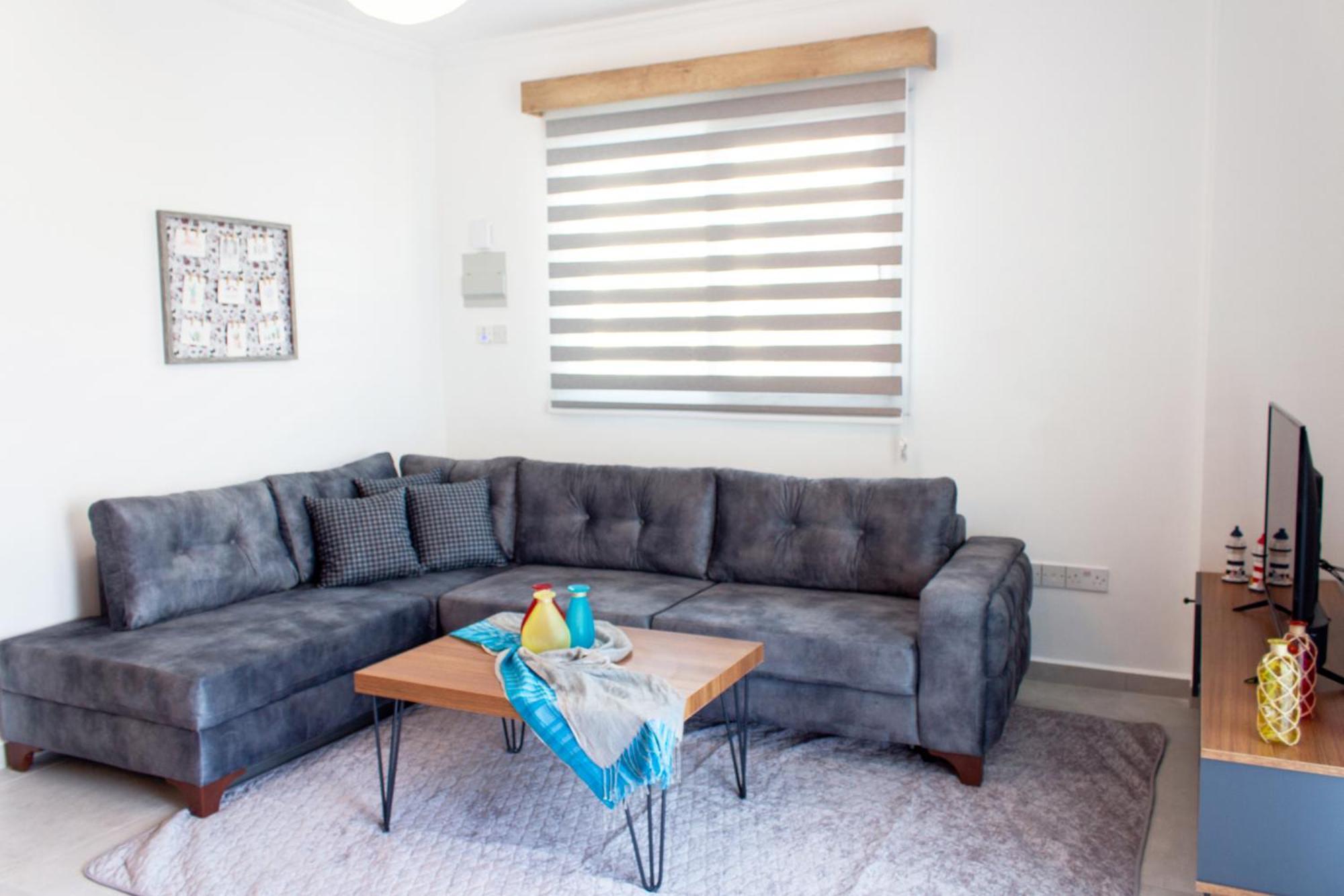 Long Beach Rental Apartments Trikomo Dış mekan fotoğraf