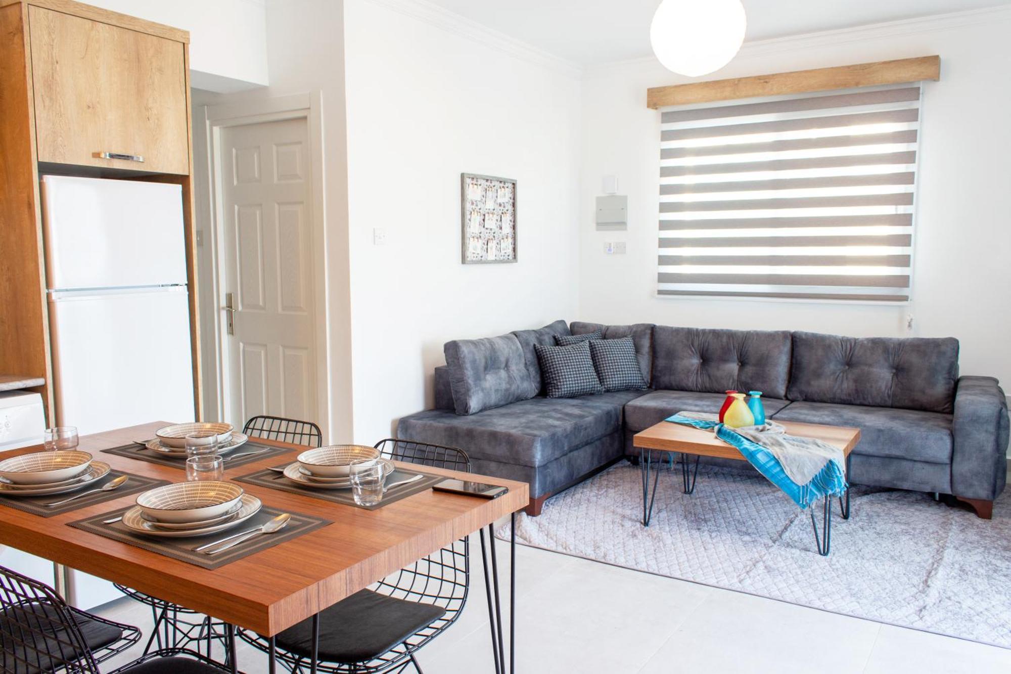 Long Beach Rental Apartments Trikomo Dış mekan fotoğraf