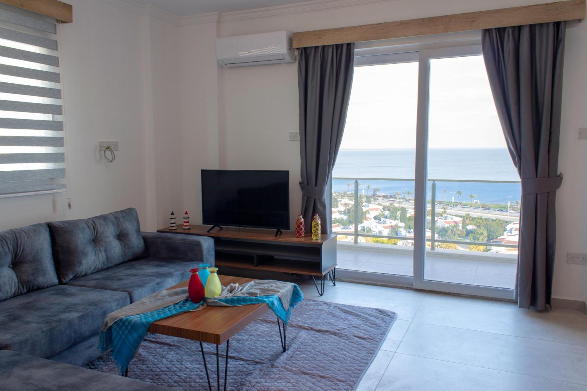 Long Beach Rental Apartments Trikomo Dış mekan fotoğraf