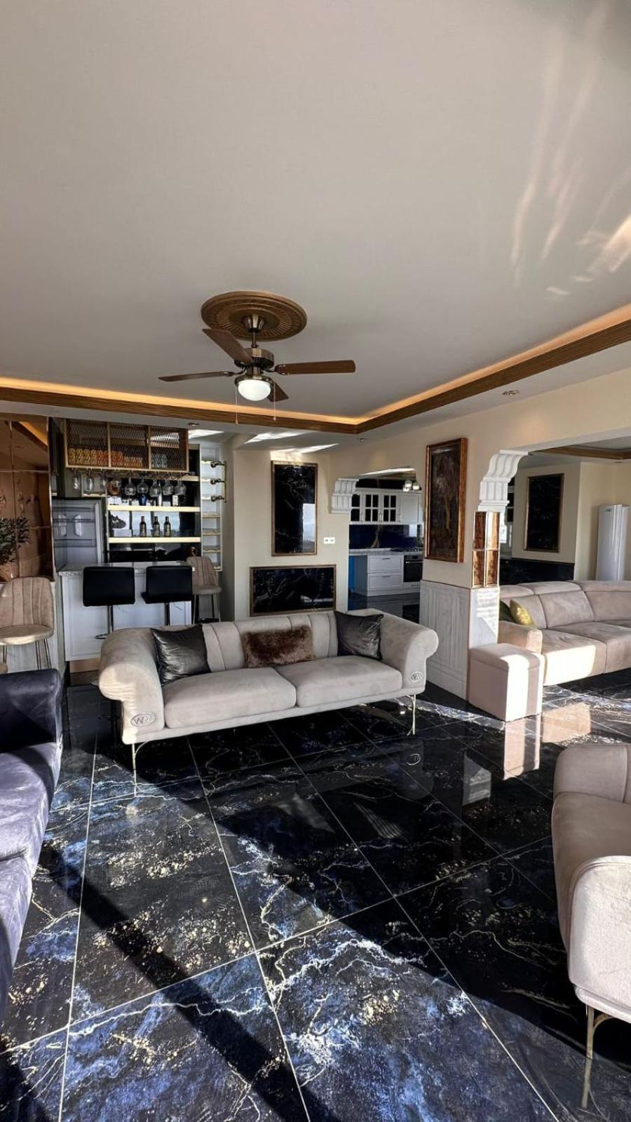 Long Beach Rental Apartments Trikomo Dış mekan fotoğraf