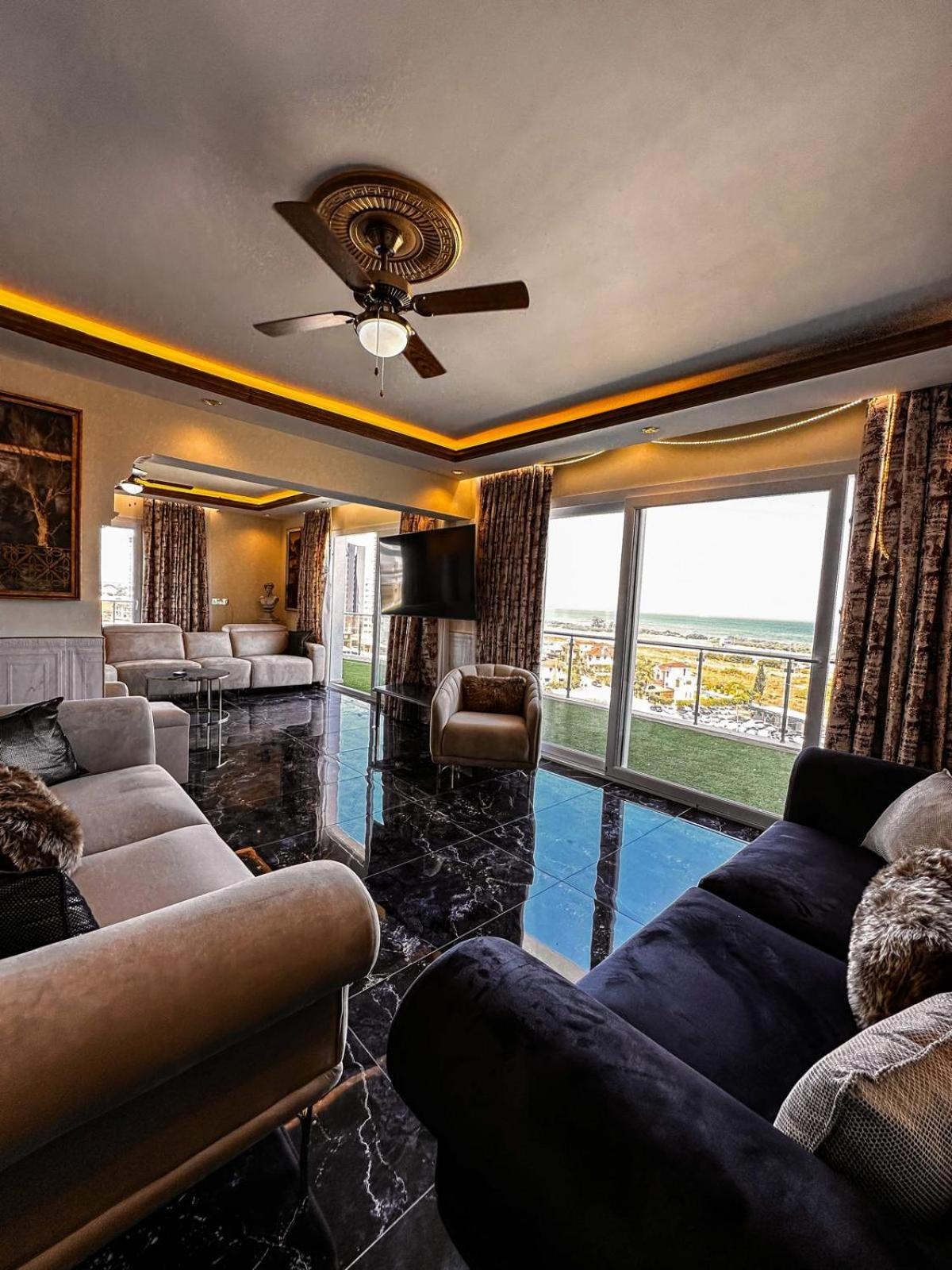 Long Beach Rental Apartments Trikomo Dış mekan fotoğraf