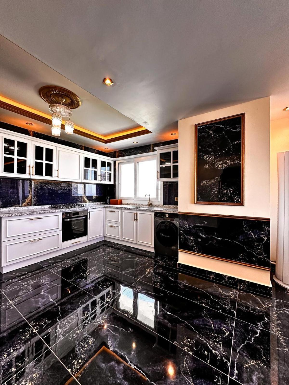 Long Beach Rental Apartments Trikomo Dış mekan fotoğraf