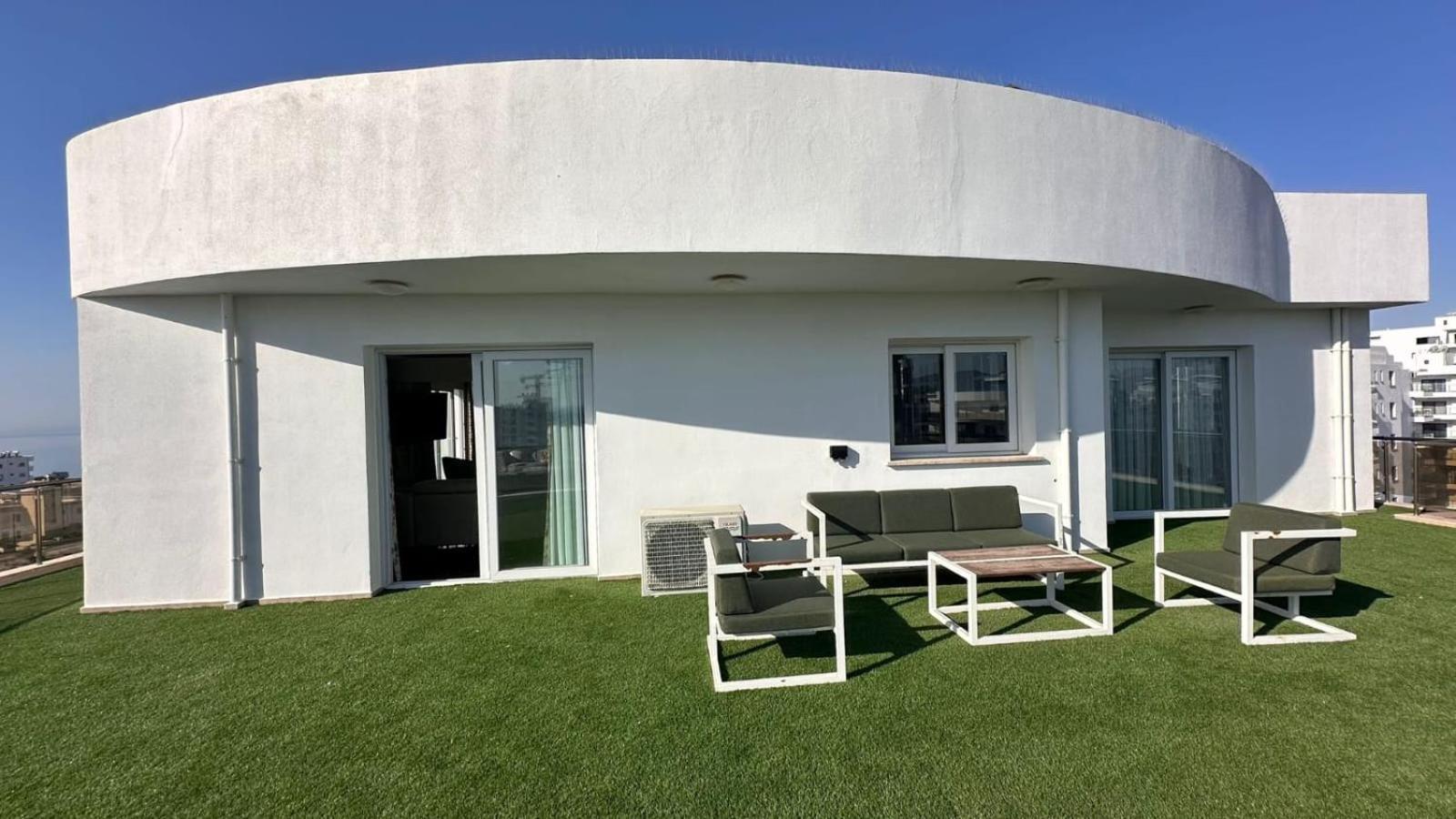 Long Beach Rental Apartments Trikomo Dış mekan fotoğraf