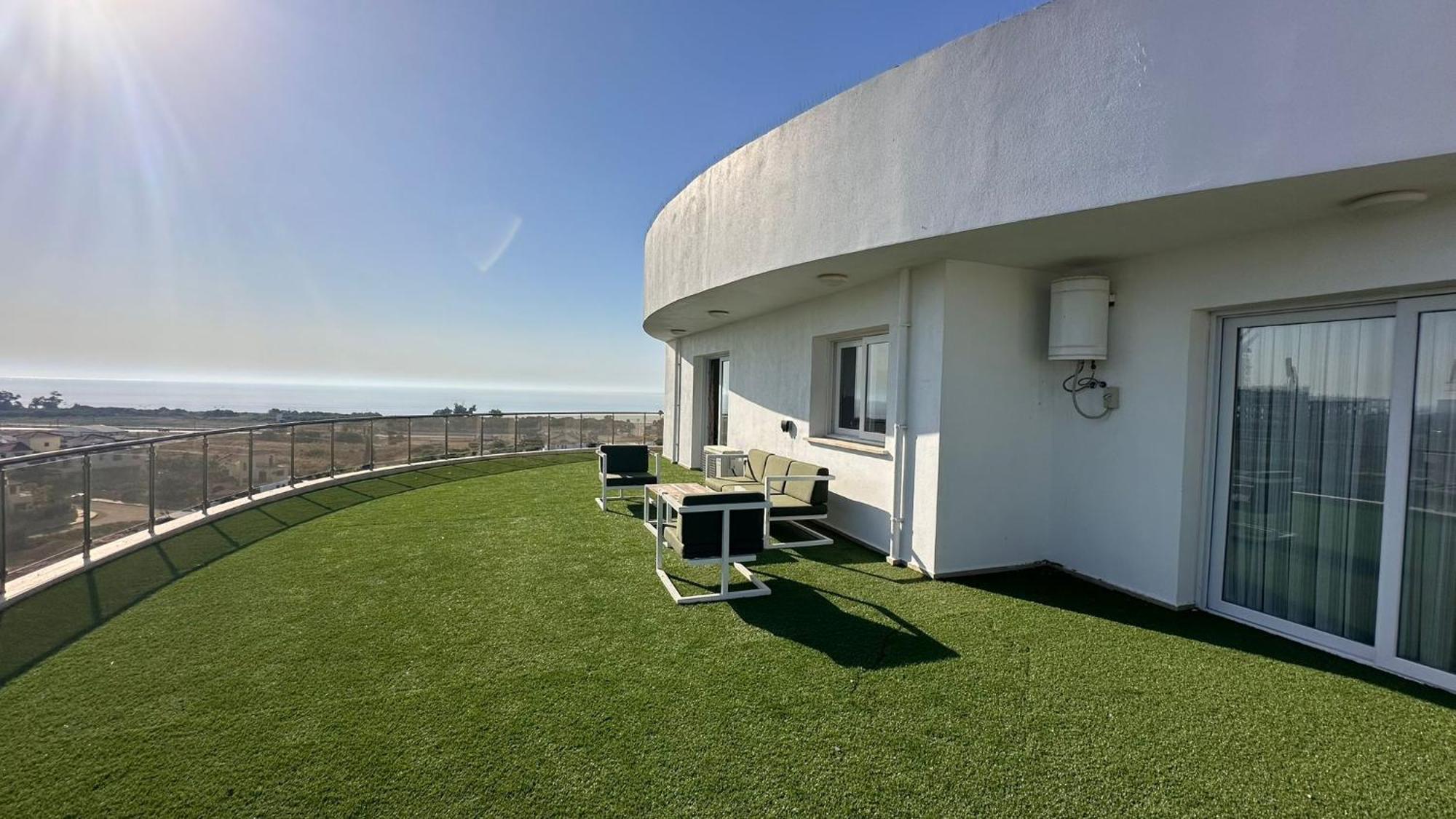 Long Beach Rental Apartments Trikomo Dış mekan fotoğraf