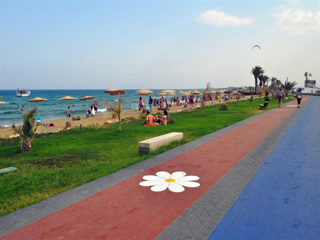 Long Beach Rental Apartments Trikomo Dış mekan fotoğraf